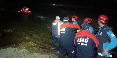 Dere yatağında su seviyesi artınca 4 kişi mahsur kaldı