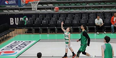 Dev adamlar miniklere karşı