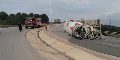 Devrilen beton mikserinin sürücüsü yaralandı