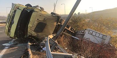 Devrilen tırda 2 kişi hayatını kaybetti