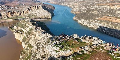 Doğaseverler Rumkale'de bağımlılık ve şiddete karşı yürüdü