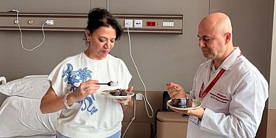 Doğum günü pastasını yutabilmenin mutluluğunu yaşadı