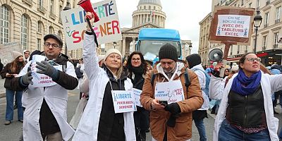 Doktorlar 10 gün grevde