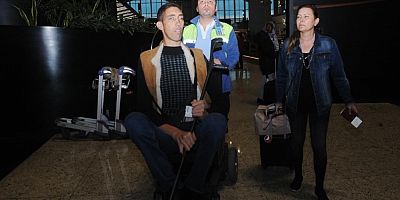 Dünyanın en uzun insanı Londra'ya gitti