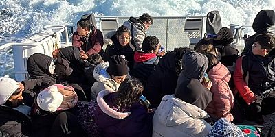 Düzensiz göçmenler karada mahsur kaldı