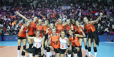 Eczacıbaşı Dynavit, set vermedi: 3-0 