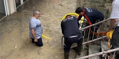 Edirne'de sağanak iş yerlerini su altında bıraktı