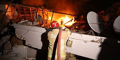 Enkazda çıkan yangını Bursa itfaiyesi söndürdü