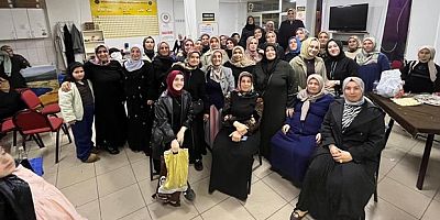 Erkekler evde, kadınlar kahvede