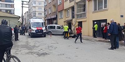  Eskişehir’de araç yayalara çarptı: 2’si ağır 3 yaralı