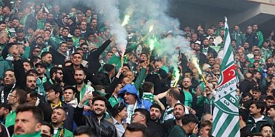 Eskişehir tribünlerinde renkli görüntüle