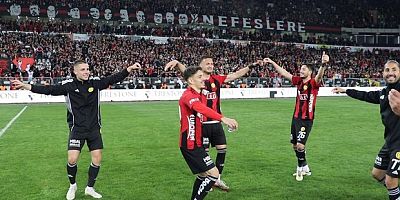 Eskişehirspor turu çiftetelliyle kutladı