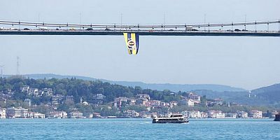 Fenerbahçe'nin bayrakları köprülere asıldı