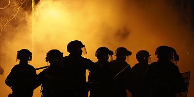 Fransız polisi 'gaz'ladı