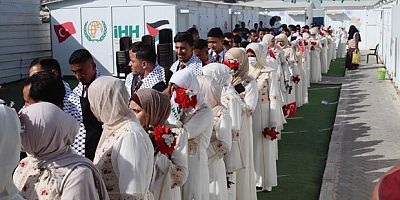 Gazze’de 50 çift için toplu düğün töreni düzenlendi