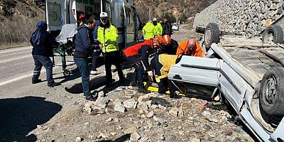Gümüşhane'de otomobil ters döndü: 2 yaralı