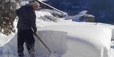 Gümüşhane'de vatandaşların zorlu kış mesaisi
