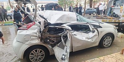 Güneş enerjisi paneli otomobilin üzerine devrildi: 1 ölü