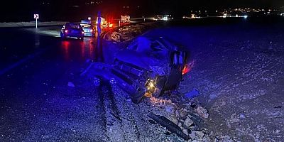 Hafif ticari araç şarampole yuvarlandı: 2 yaralı