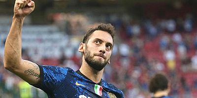 Hakan Çalhanoğlu, Inter'i finale taşıdı