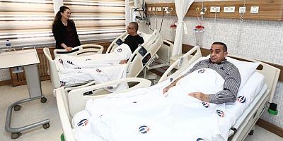 Hasta, doktoruna böbreğini verdi