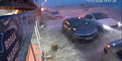 Hatay'da kuvvetli fırtınayla deniz taştı