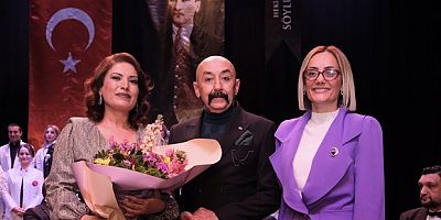 Hekimlerden beyaz önlükleriyle konser