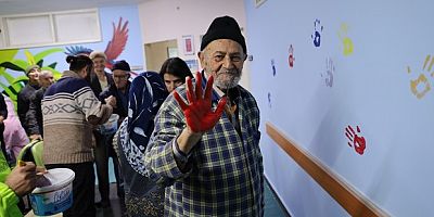 Huzurevi sakinleri duvarları tuvale dönüştürdü