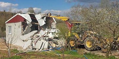 İnegöl'de 142 kaçak yapı yerle bir edildi