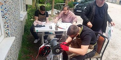 İnegöl'de öğrenciler kurbanlık bıçaklarını biledi