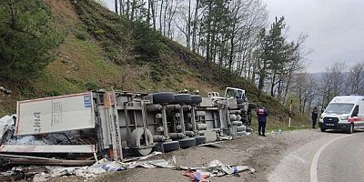 İnegöl'de su yüklü tır yamaca devrildi: 1 yaralı