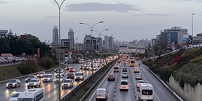 İstanbul’da okullar açıldı trafik kilitledi!