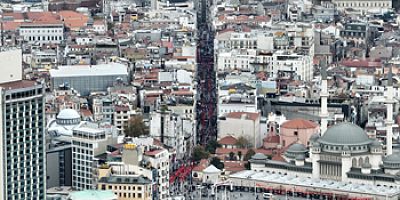 İstiklal Caddesi Türk bayraklarıyla donatıldı