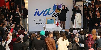 İVA PARK AVM’de imza kuyruğu