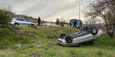 İzinsiz aldığı otomobille kaza yaptılar: 2 yaralı