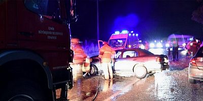 İzmir’de kaza: 1’i ağır 3 yaralı