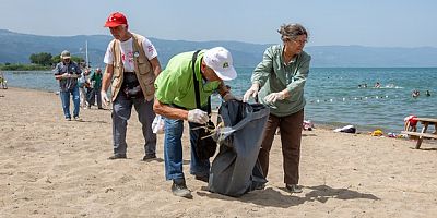 İznik'te sahil temizliği