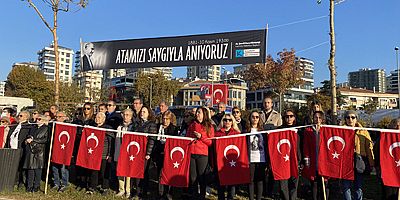 Kadıköy’de binlerce kişilik ‘Ata’ya Saygı Zinciri’
