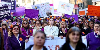 Kadınlar 8 Mart'ta eşitlik ve dayanışma için yürüdü