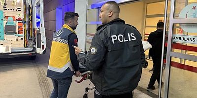 Kafasında bardak kırarak kendini yaraladı