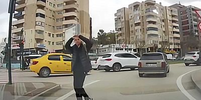 Kameraya yansıyan küçük jest yürekleri ısıttı