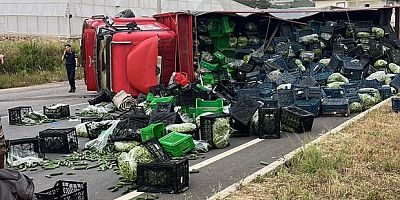 Kamyon ile motosiklet çarpıştı: 3 yaralı