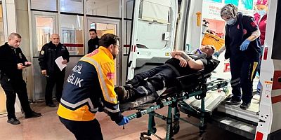 Kamyonet orta refüje savruldu; 1 yaralı