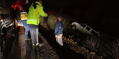 Kamyonet şarampole yuvarlandı, sürücü yaralandı
