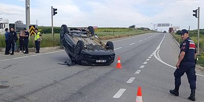 Kamyonetle çarpışan otomobil ters döndü: 1 yaralı