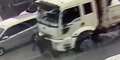 Kamyonun çarptığı yaşlı adam ağır yaralandı