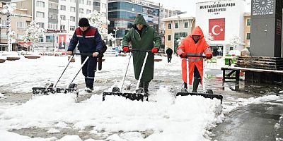 Kanar: Elimiz kulağımızda