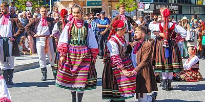Karagöz Halk Dansları rüzgârı