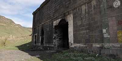 Kars’taki tabyalar hayvan barınağına dönüştü