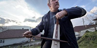 Kemençesini tamir ederken usta oldu